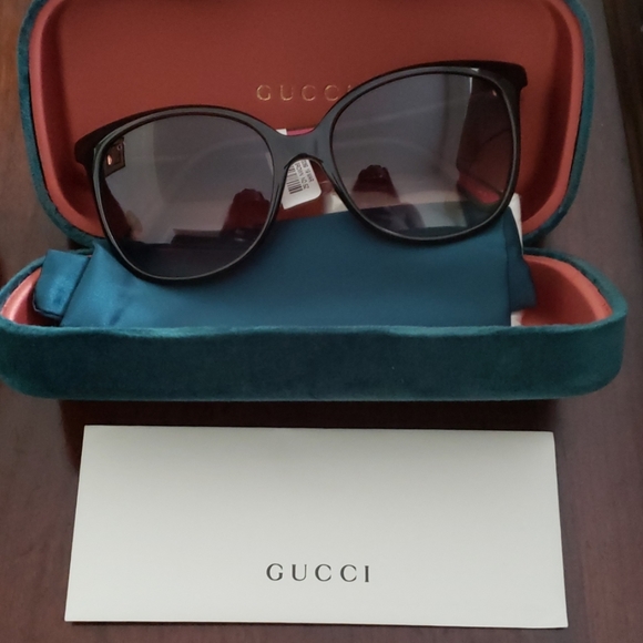Gucci sunglasses - Picture 1 of 3